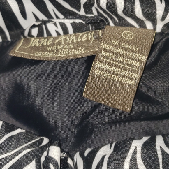 Zippered Vest - Picture 2 of 3